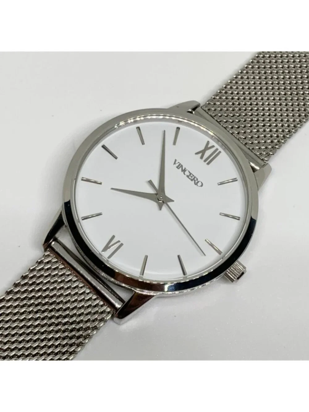 Vincero Women’s Watch “live your legacy” 33mm  quartz analog mesh band running